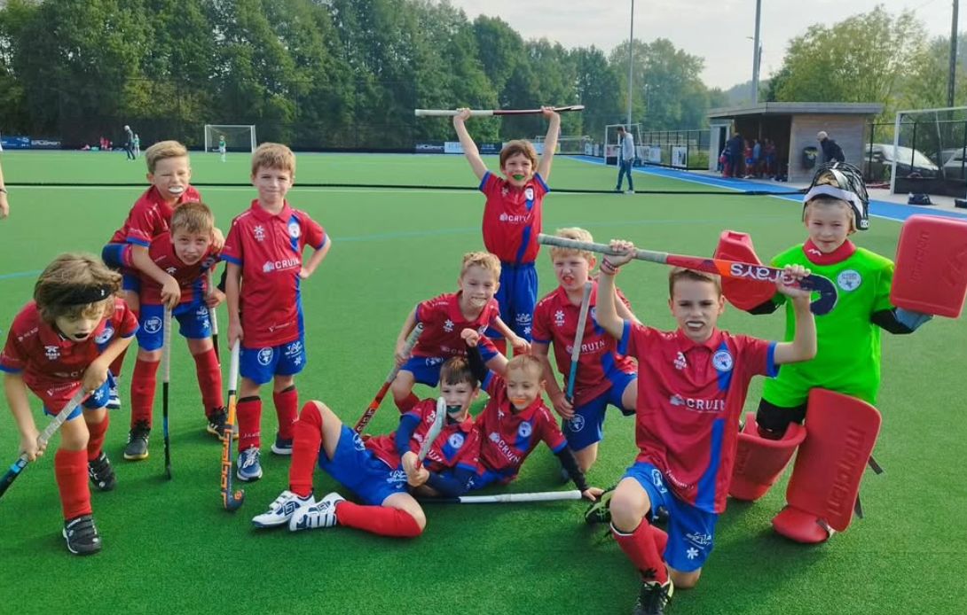 Jongens met sticks - D-mon Hockey Club