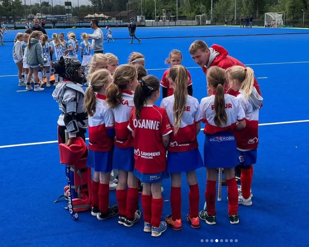 Meisjesteam overleg - D-mon Hockey Club