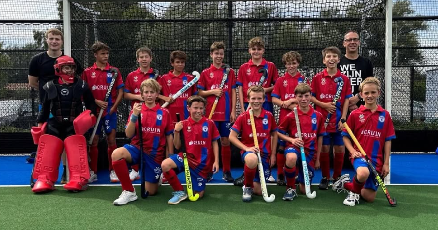 Kinderen oefenen - D-mon Hockey Club