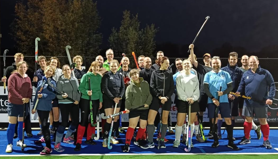 Team bijeenkomst 's avonds - D-mon Hockey Club