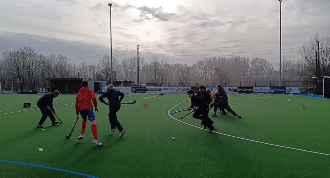 Training op het veld - D-mon Hockey Club
